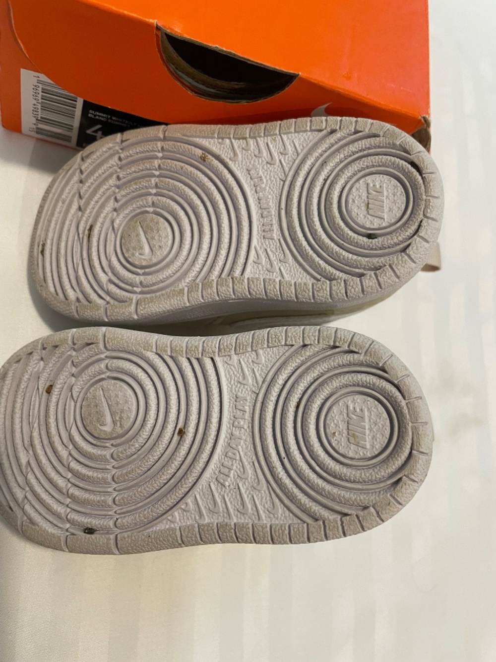 Nike revolution shoes - Picture 5 of 6